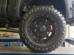 Toyota Tundra CrewMax 4x4 Zombie Apocalypse 2013 года 